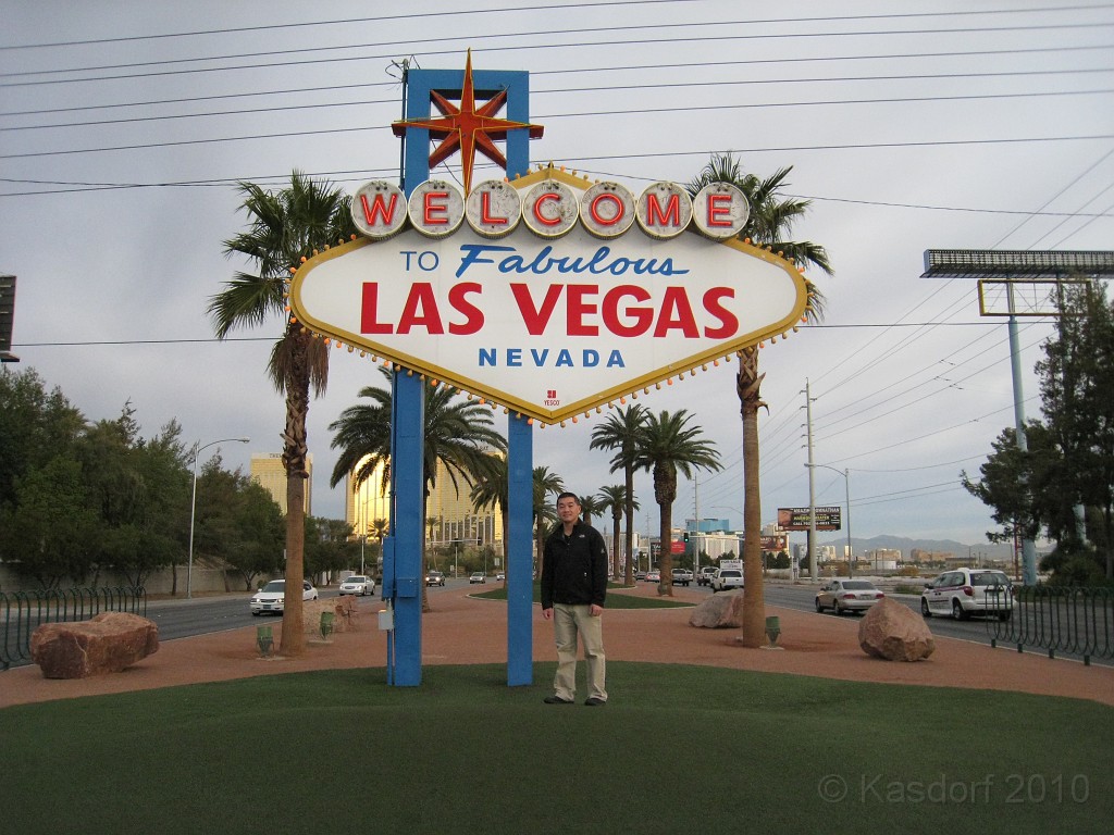 Las Vegas 2010 - Welcome 0021.JPG - The 2010 Las Vegas Fire - Ice and Sweat Tour. Half Marathon, Red Rock Canyon, Casinos, Valley of Fire.... and buffets!